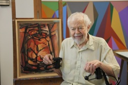 Karl Benjamin with paintings in Claremont CA 2011_Photo by January Parkos Arnall PhD